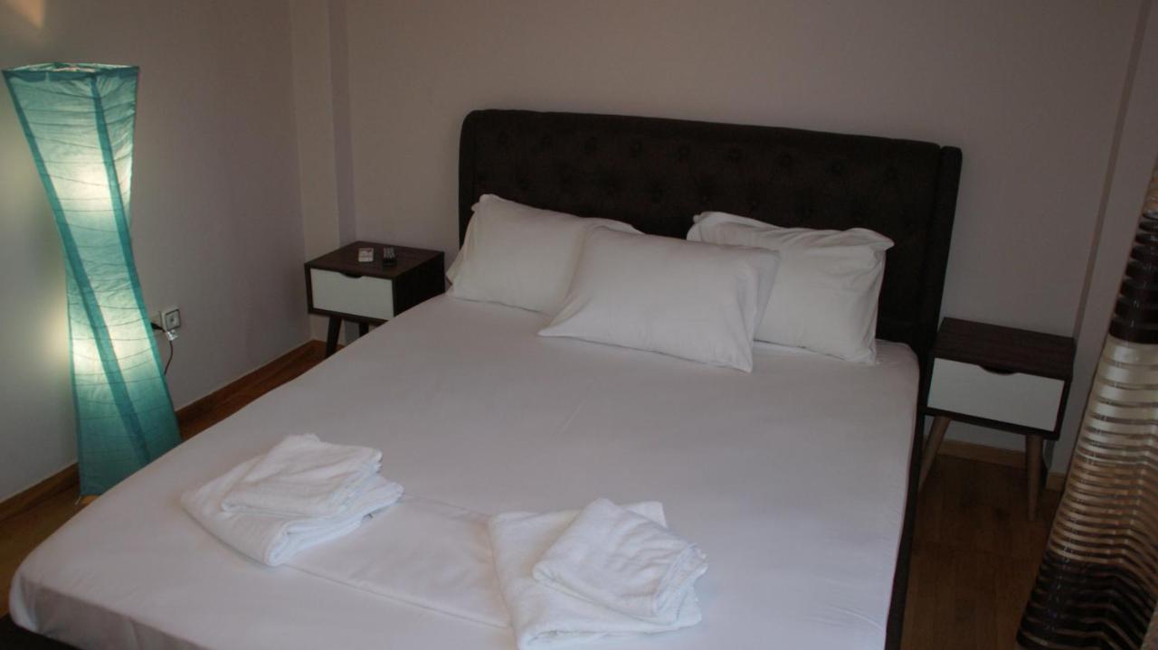 The Victoria Square Apartments Athena Bagian luar foto