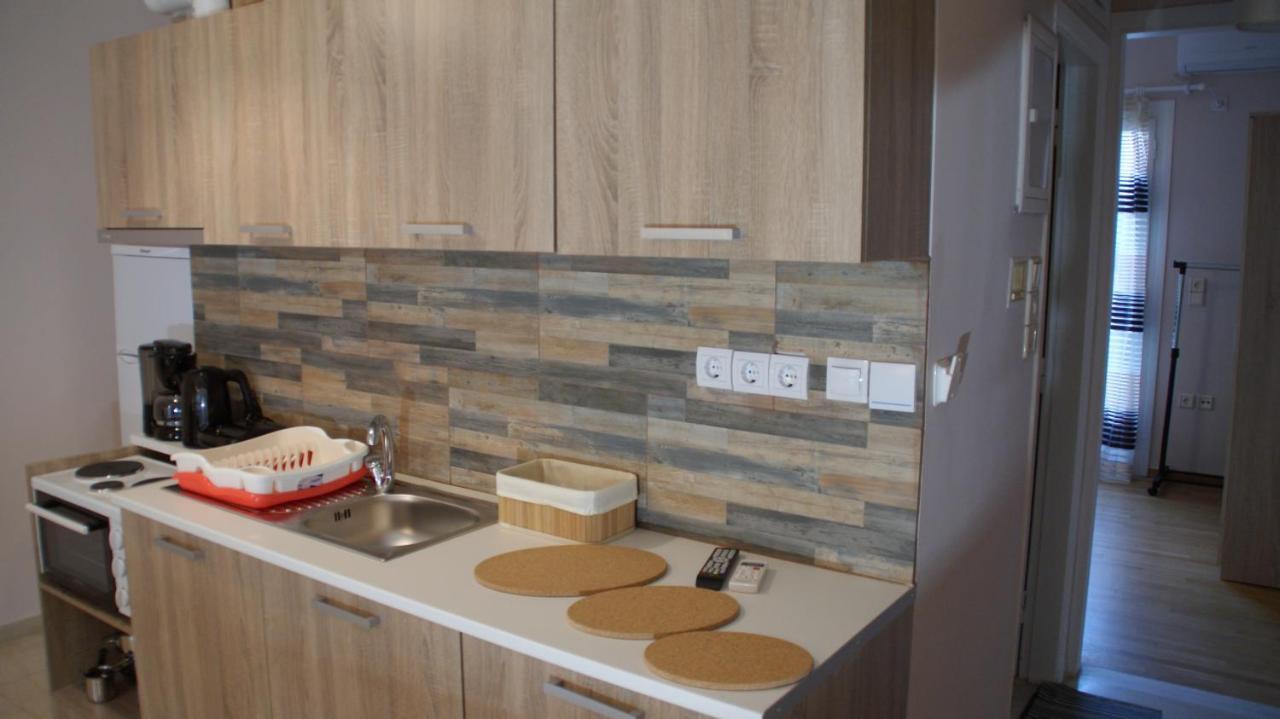 The Victoria Square Apartments Athena Bagian luar foto