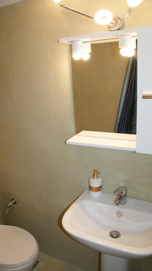 The Victoria Square Apartments Athena Bagian luar foto