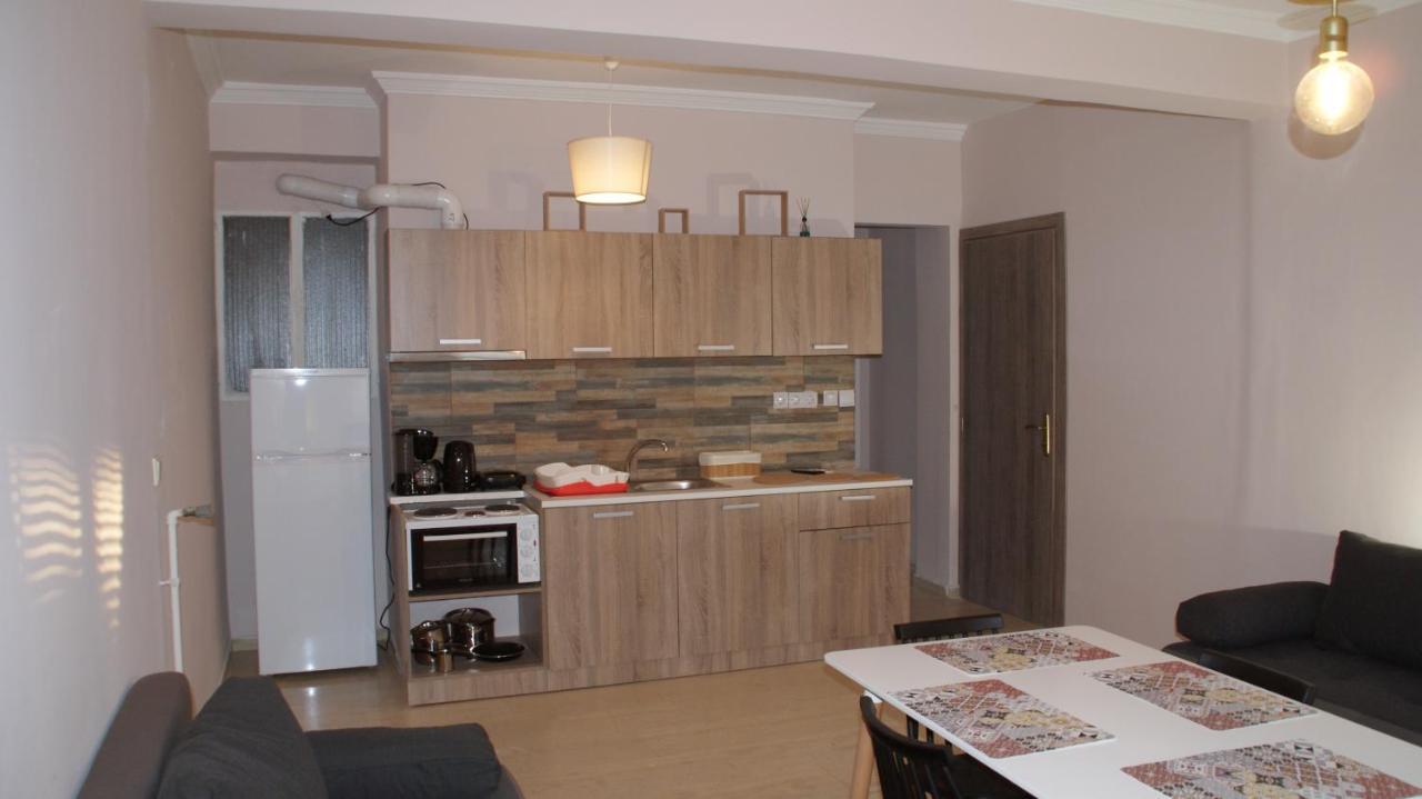 The Victoria Square Apartments Athena Bagian luar foto