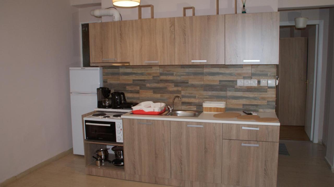 The Victoria Square Apartments Athena Bagian luar foto