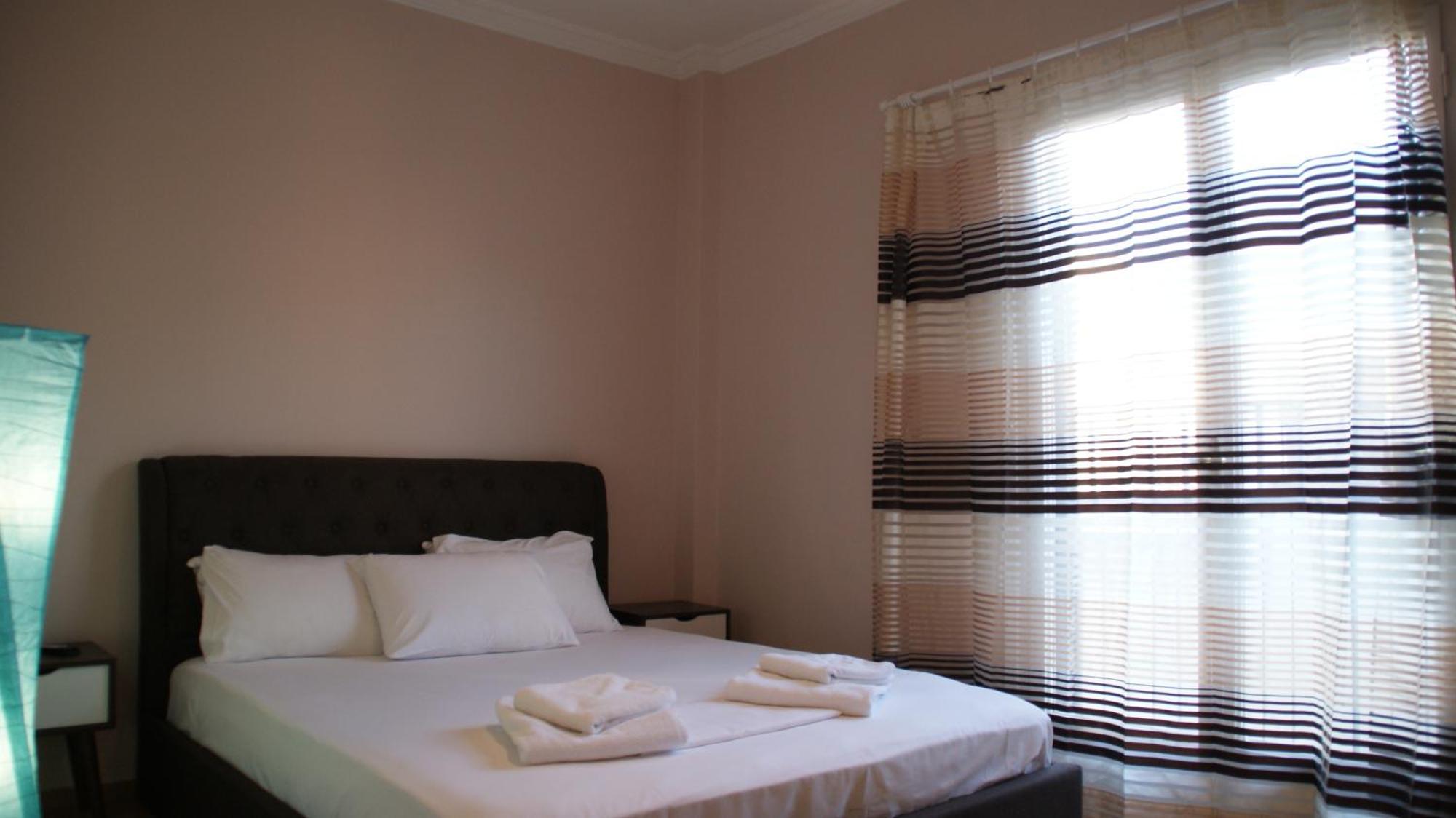 The Victoria Square Apartments Athena Bagian luar foto