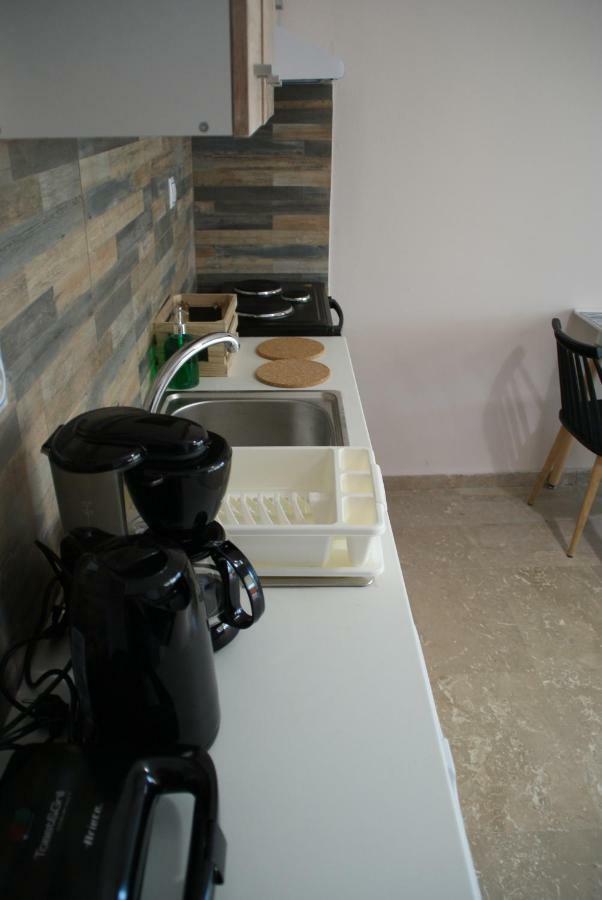 The Victoria Square Apartments Athena Bagian luar foto