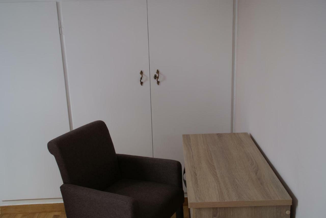 The Victoria Square Apartments Athena Bagian luar foto