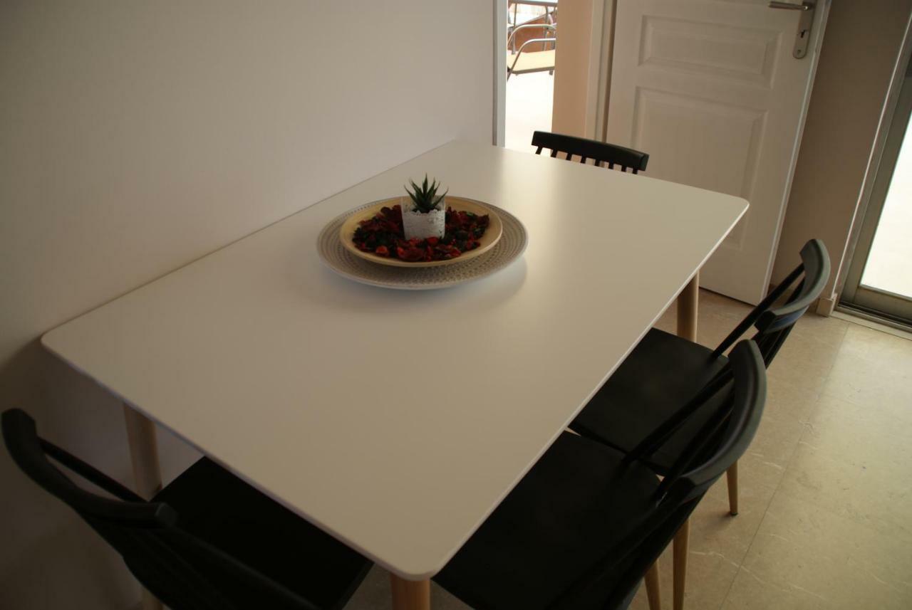 The Victoria Square Apartments Athena Bagian luar foto