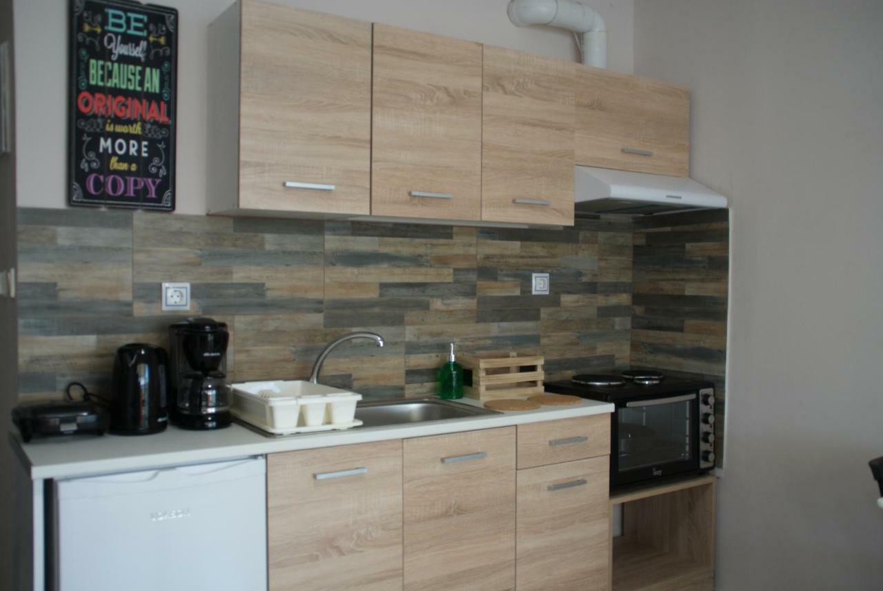 The Victoria Square Apartments Athena Bagian luar foto
