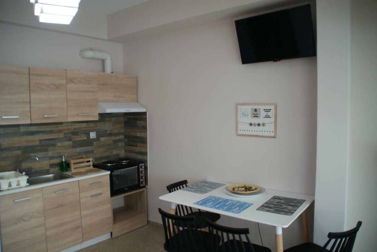 The Victoria Square Apartments Athena Bagian luar foto