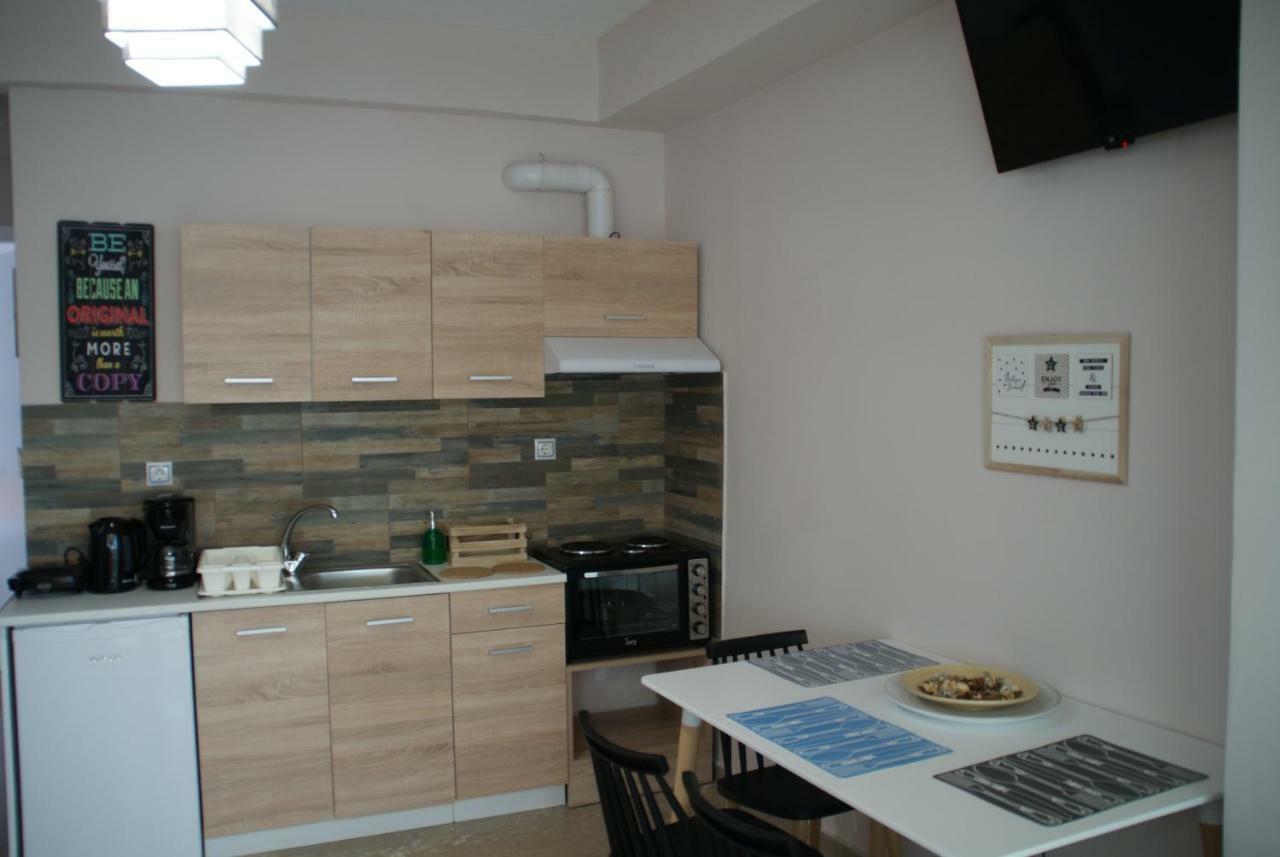 The Victoria Square Apartments Athena Bagian luar foto